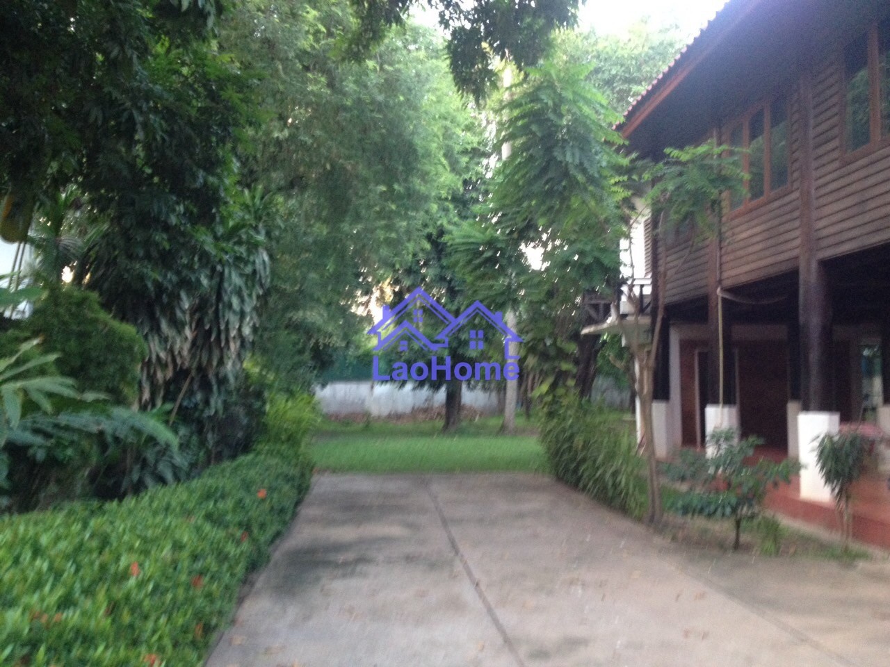 ID: 566 - Beautiful Lao style house